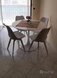 Tavolo e sedie