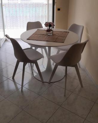 Tavolo e sedie