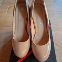 Décolleté in vernice rosa antico