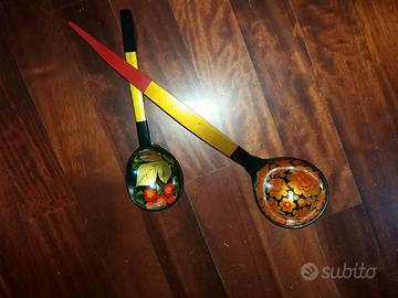 Mestoli russi in legno laccato