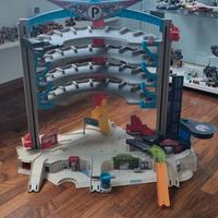 Hot wheels pista parcheggio