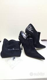 Stivaletti John Richmond con tacco a spillo 