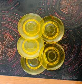 5 piattini gialli di plastica dura