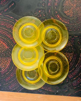 5 piattini gialli di plastica dura