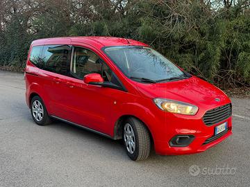 Ford Tourneo Courier 2020, furgoncino 5 posti