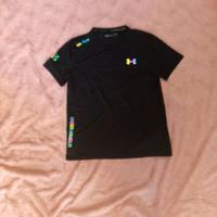 maglia under Armour che flette