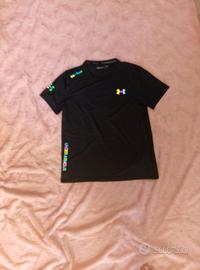 maglia under Armour che flette