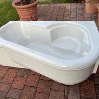 Vasca da bagno in materiale acrilico