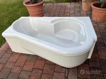 Vasca da bagno in materiale acrilico