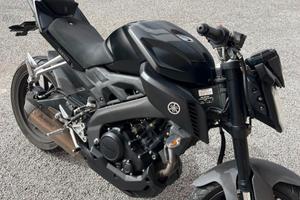 YAMAHA MT125