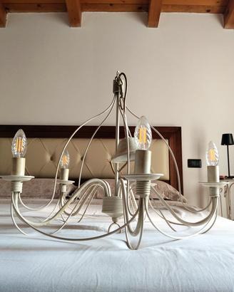 Lampadario in ferro color burro
