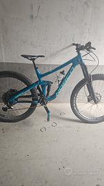 bicicletta NORCO biamortizzata