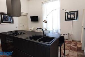 Appartamento di 180 m² con più di 5 locali e box a