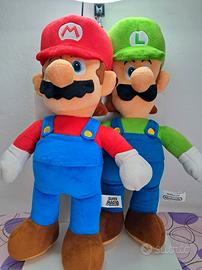 peluche di Super Mario e Luigi