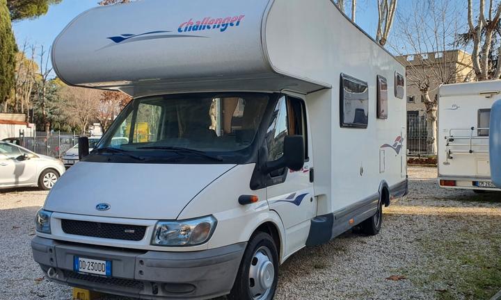 Ford CHALLENGER 140CV