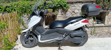 Yamaha X-Max 125