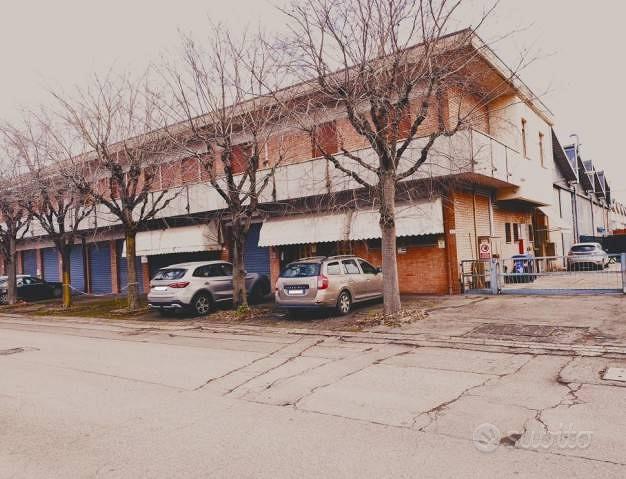 Immobile in asta di 422 m² con più di 5 locali a M