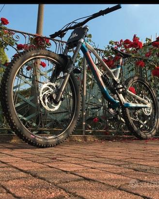 bici da Downhill nukeproof  pulse 2019