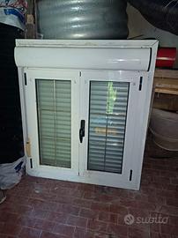 Finestra con serranda