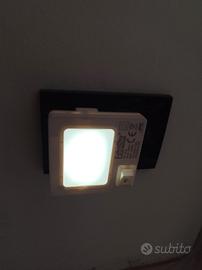 Luce LED notturna con interruttore 