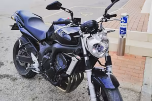 YAMAHA FZ6 600