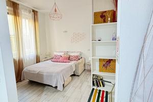 Ampio monolocale,centro,arredato, cucina separata