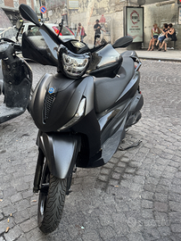 Beverly 300