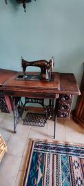 Macchina da cucire antica.
