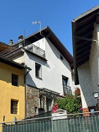 CASA SEMINDIPENDENTE A MEZZENILE