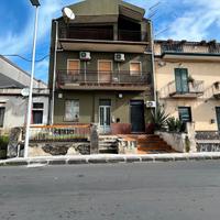 02 Belpasso intero stabile tre livelli, terrazzo