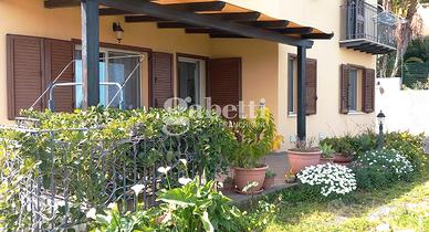 Panoramica villa a pochi minuti dal centro VC/89