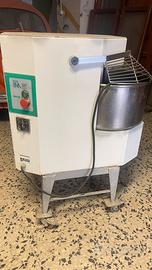 frigo, fornelli e impastatrice professiona