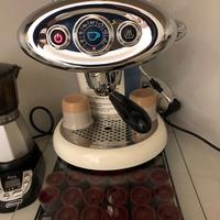 Macchina del caffe con porta capsule in vetro