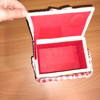 cestino o bauletto in miniatura a quadretti rosso 