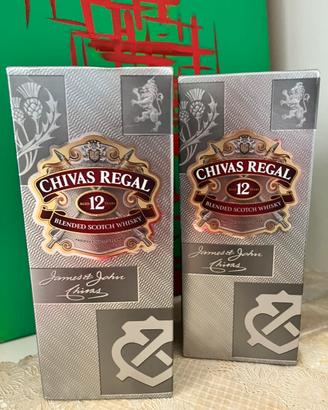 2 Chivas Regal 12 anni con Borsa a tracolla