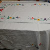 Tovaglia vintage ricamata a mano