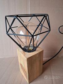 Portalampada in legno industriale con gabbia