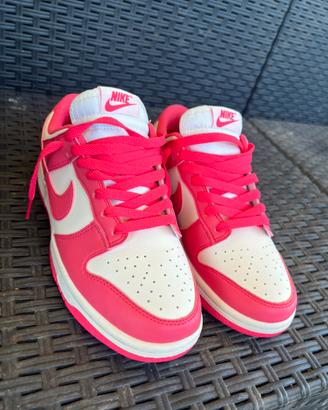 nike dunk fuscia e bianche