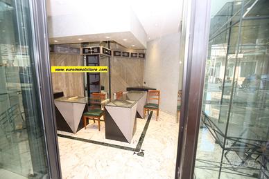 Locale/negozio a Pineto centro