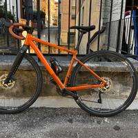 Bici Gravel Focus Atlas 6.8 2024