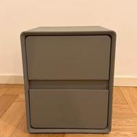 Comodino in legno massello grigio contemporaneo