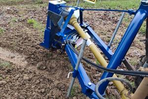 Scavafossi falcinelli con spostamento idraulico