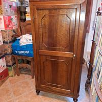 angoliera restaurata in noce