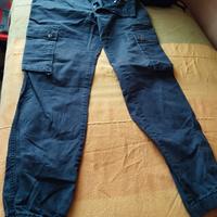 pantaloni neri con tasconi laterali 