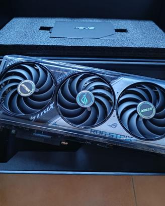 Scheda Video Asus Rog Strix Rtx 5070 OC 12Gb GDDR7