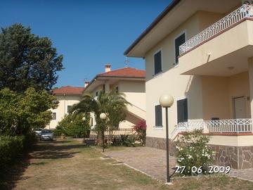 A 200 m. dal mare villette in parco