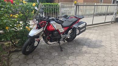 MOTO GUZZI MODELLO V85TT EVOCATIVE GRAPHICS