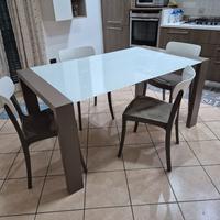 tavolo vetro e 4 sedie