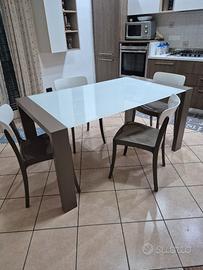 tavolo vetro e 4 sedie
