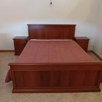 Letto e comodini in legno massello 
